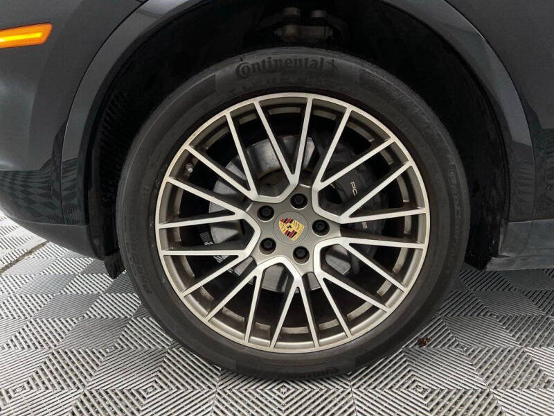 2023 Porsche Cayenne Coupe Platinum Edition