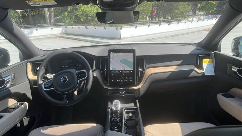 2026 Volvo XC60 B5 Plus