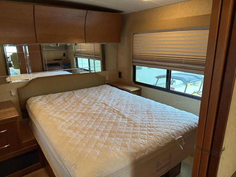 2008 Winnebago Journey