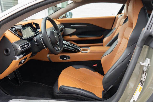 2025 Aston Martin Vantage 12