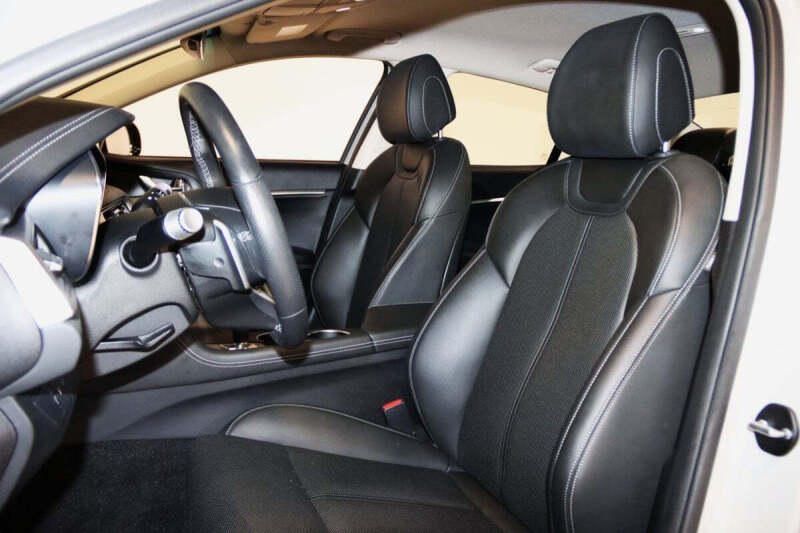 2025 Genesis G70