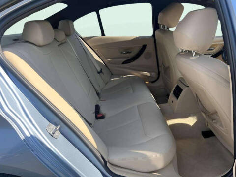 2015 BMW 3 Series 320i