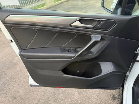 2023 Volkswagen Tiguan SE R-Line Black