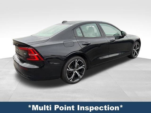 2024 Volvo S60 B5 Core Dark Theme