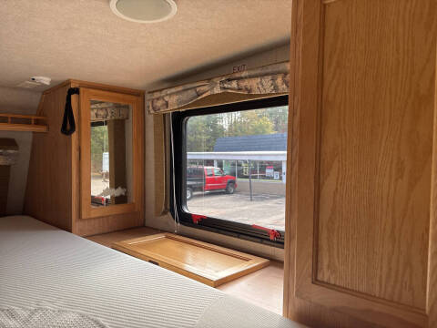 2004 Eagle Cap 950 Intermountain RV