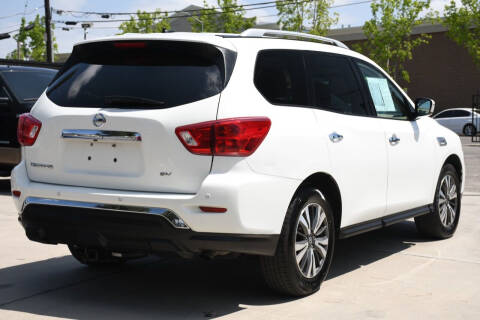 2017 Nissan Pathfinder SV