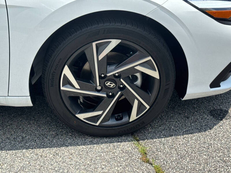 2025 Hyundai Elantra SEL Sport