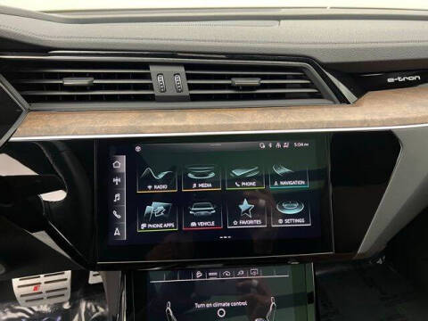 2021 Audi e-tron quattro Premium Plus