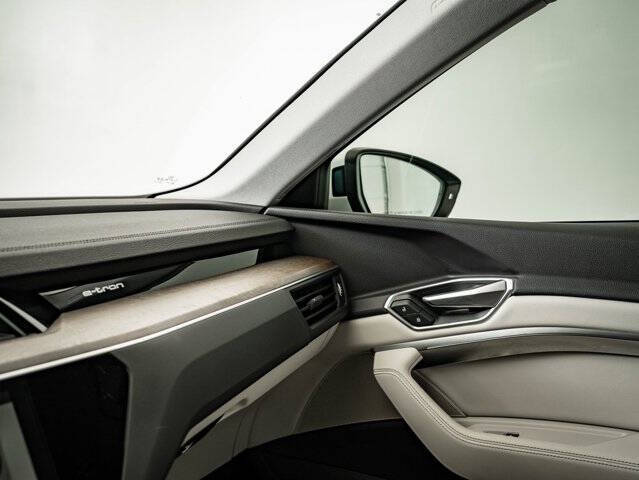 2021 Audi e-tron quattro Premium