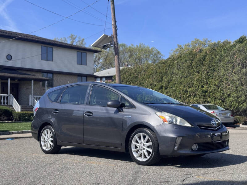 2013 Toyota Prius v Five