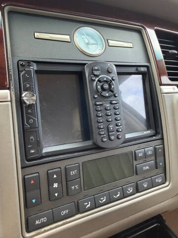 2003 Lincoln Town Car Signature