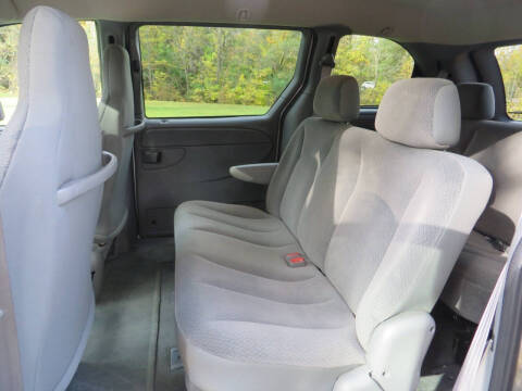 2004 Chrysler Town and Country Family Value