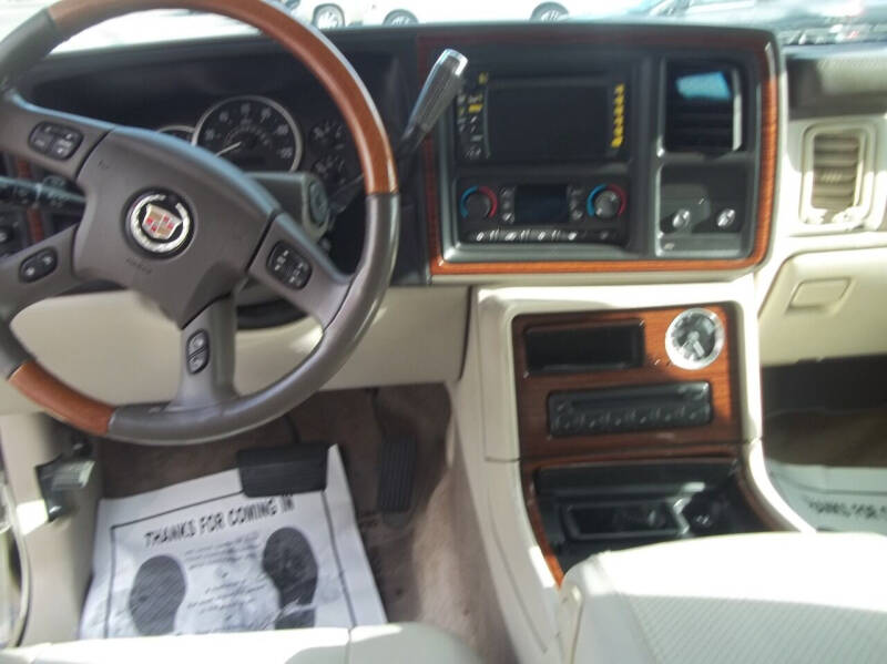 2004 Cadillac Escalade Base photo 28