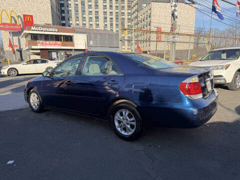 2005 Toyota Camry LE V6