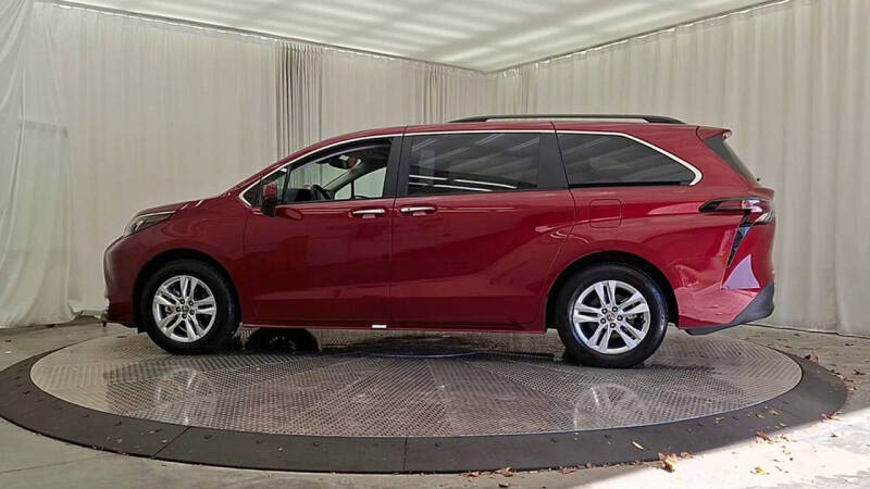 2024 Toyota Sienna XLE 7-Passenger