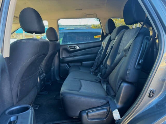 2019 Nissan Pathfinder for sale at Country Motors in Salinas, CA