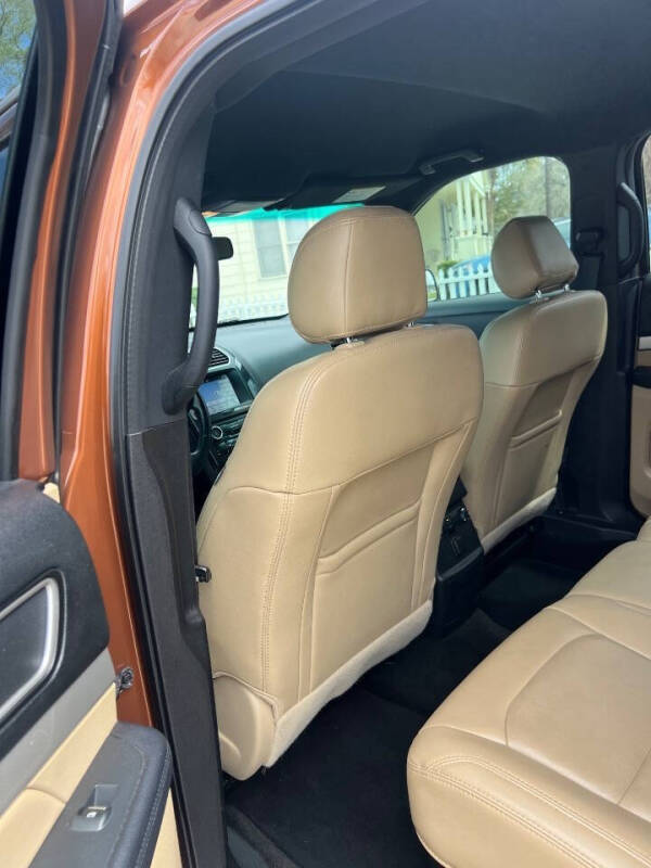2017 Ford Explorer XLT - Photo 22