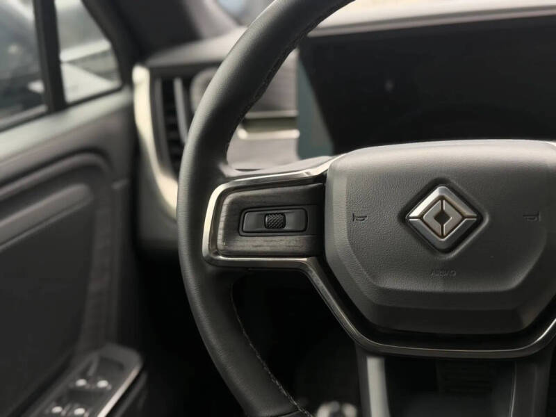2025 Rivian R1S