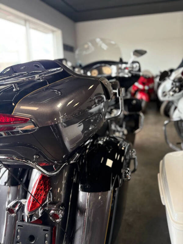 2016 Indian Roadmaster (Two-Tone)