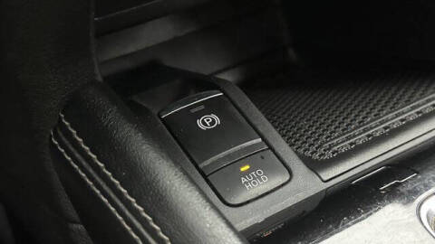 2022 Nissan Kicks SR