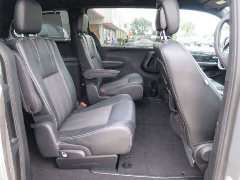 2016 Chrysler Town and Country S