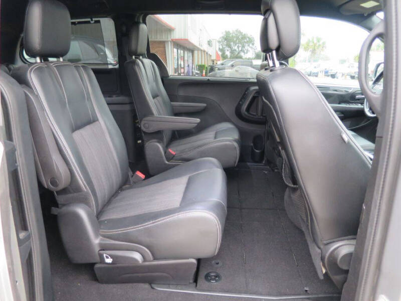 2016 Chrysler Town and Country S