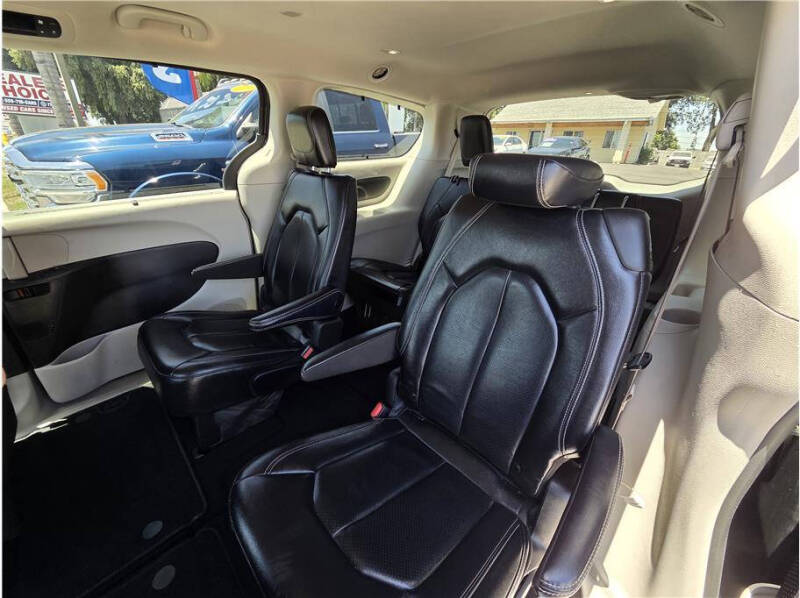 2022 Chrysler Pacifica Touring L