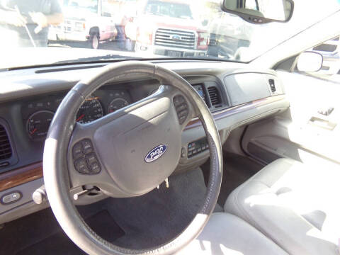 2003 Ford Crown Victoria LX