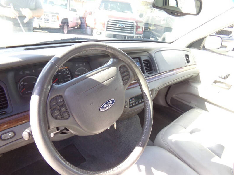 2003 Ford Crown Victoria LX