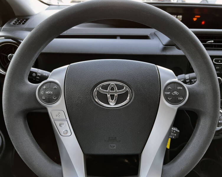 2015 Toyota Prius c Two photo 16