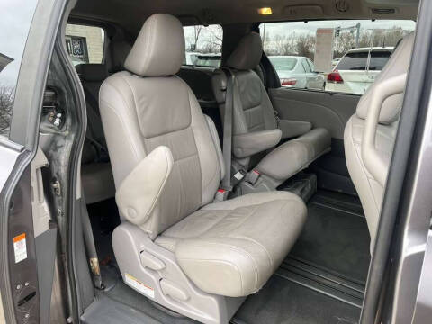 2019 Toyota Sienna XLE 8-Passenger