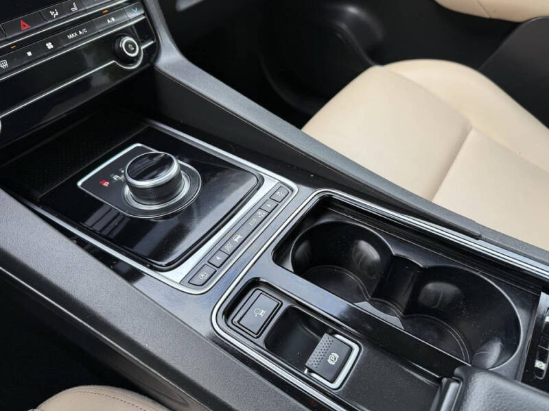 2019 Jaguar F-PACE 25t Premium