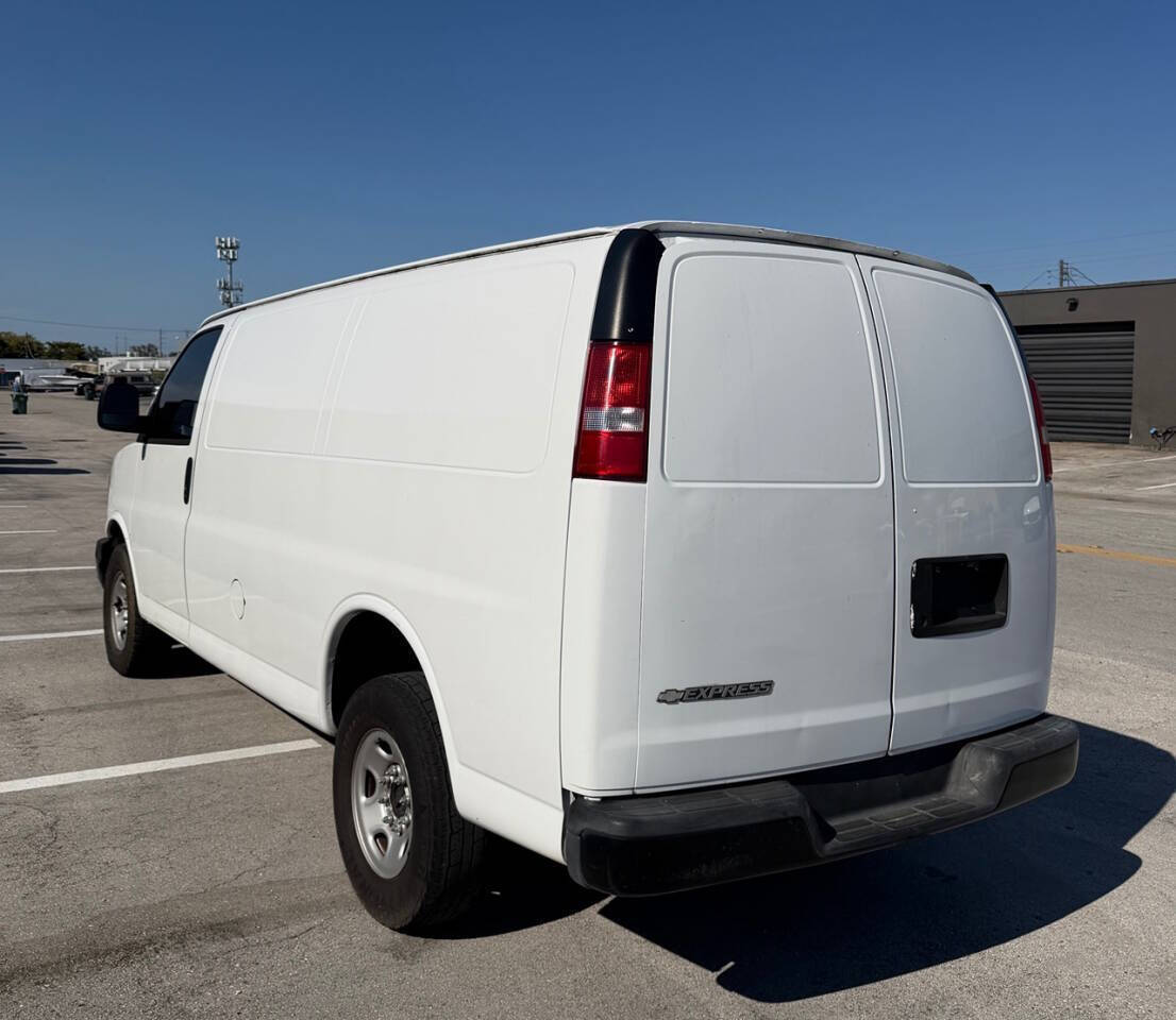 2017 Chevrolet Express 2500 3dr Cargo Van - Summit White exterior view 8