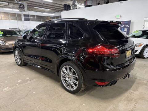 2013 Porsche Cayenne GTS