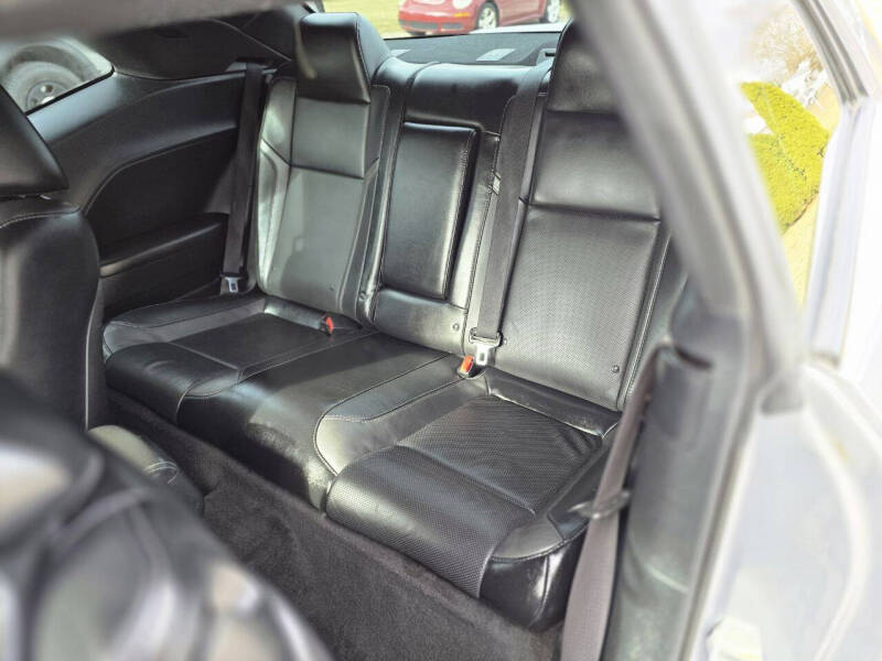 2015 Dodge Challenger SXT Plus