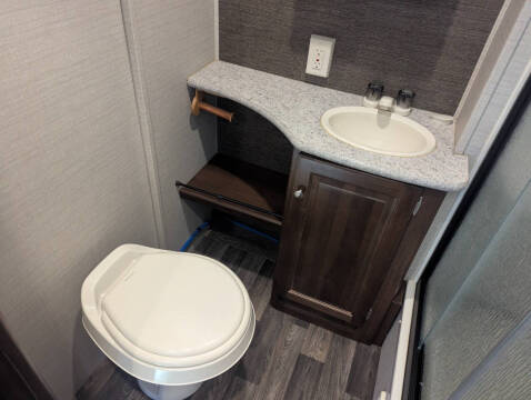 2016 Keystone RV Bullet 22RBPR / 25ft