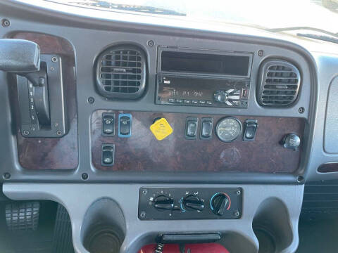 2019 Freightliner M2 106