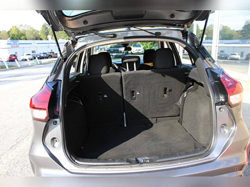 2022 Nissan Kicks SV