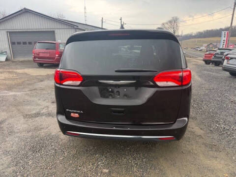 2017 Chrysler Pacifica Touring-L