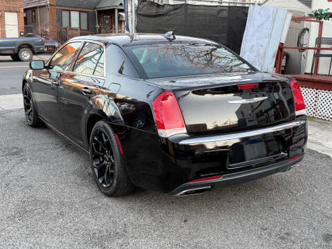 2016 Chrysler 300 Limited