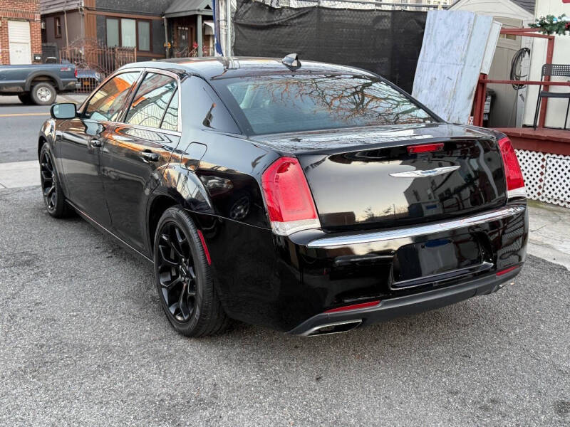 2016 Chrysler 300 Limited