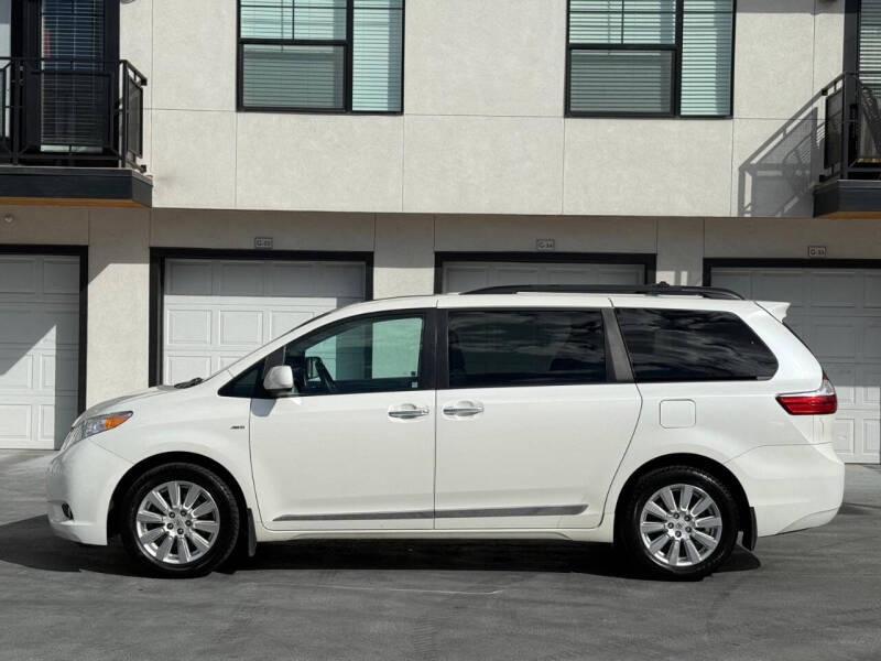 2017 Toyota Sienna XLE 7-Passenger