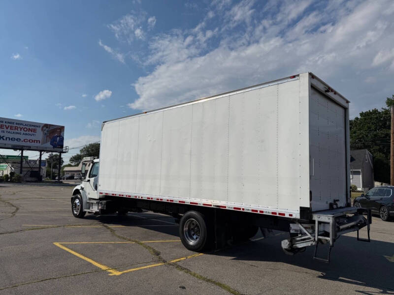 2021 Freightliner M2 106