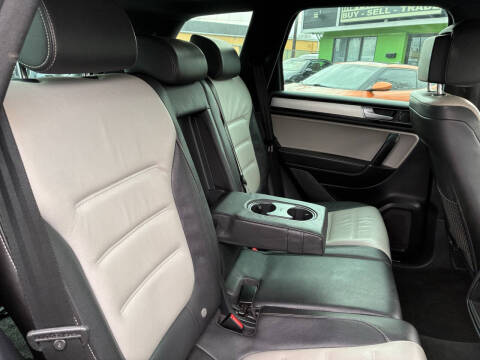 2017 Volkswagen Touareg V6 Wolfsburg