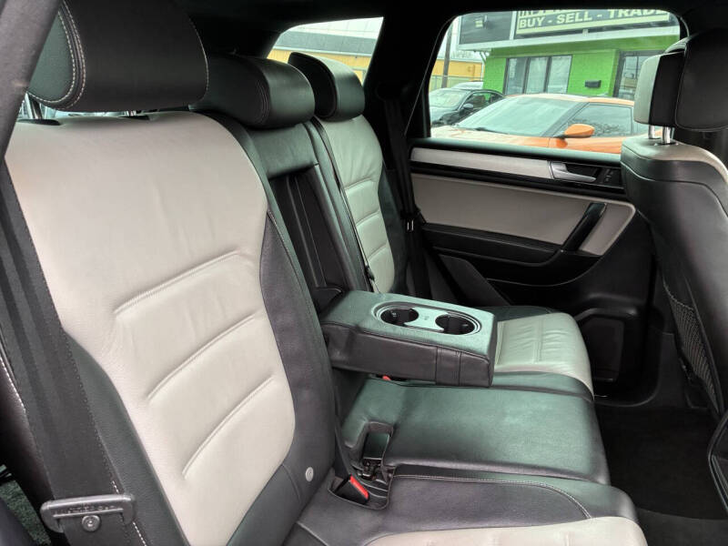 2017 Volkswagen Touareg V6 Wolfsburg