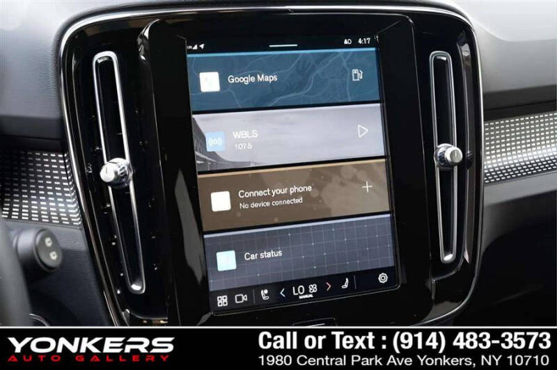 2023 Volvo XC40 B5 Ultimate Dark Theme