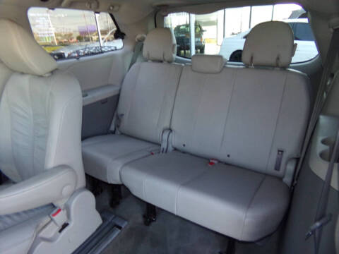 2011 Toyota Sienna XLE 7-Passenger Auto Access Seat
