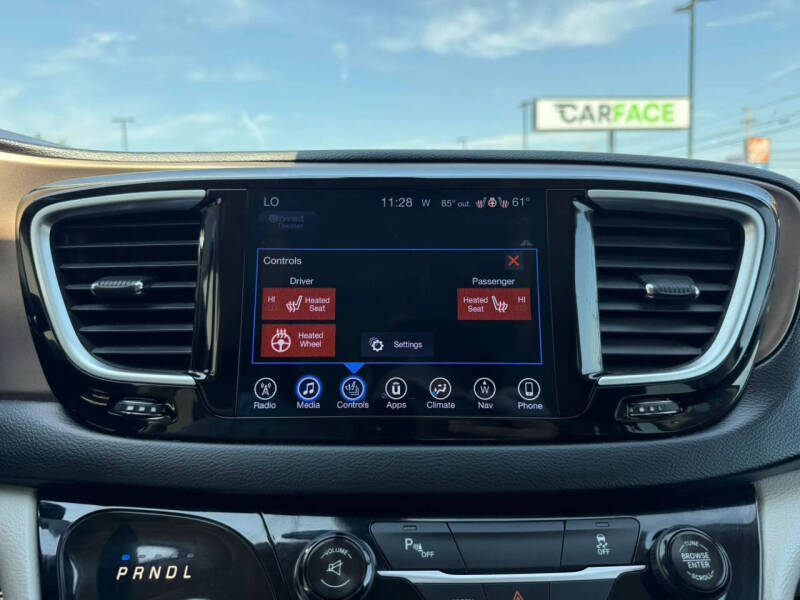 2017 Chrysler Pacifica Touring-L Plus