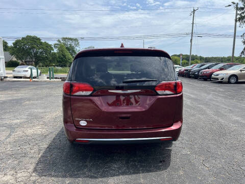 2017 Chrysler Pacifica Touring-L