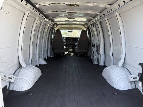 2022 Chevrolet Express 2500